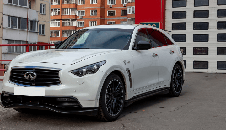 White Infiniti Fx35 Car